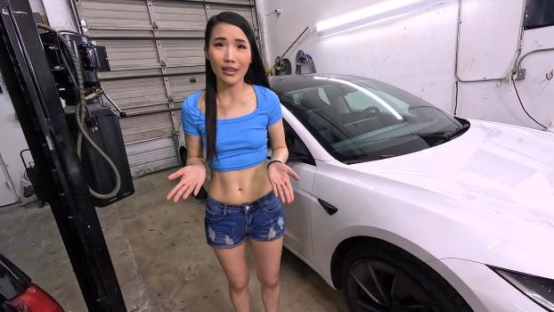 Bang Roadside XXX Kiki King Pays the Mechanic with a Taste of Taiwan