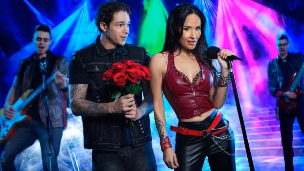 Got Mylf Rockstar Milf Takes Roadie on an Exclusive VIP Tour