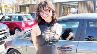 Jacquie Et Michel TV Lotus 21 likes to be the center of attention